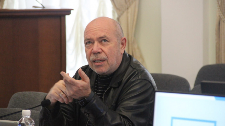 Рабочие специальности вместо концертов: саратовский депутат рекомендовал не брать подростков в артисты