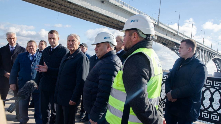 Набережную под мостом Саратов-Энгельс откроют в ноябре