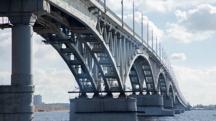 Набережную под мостом Саратов-Энгельс откроют в ноябре