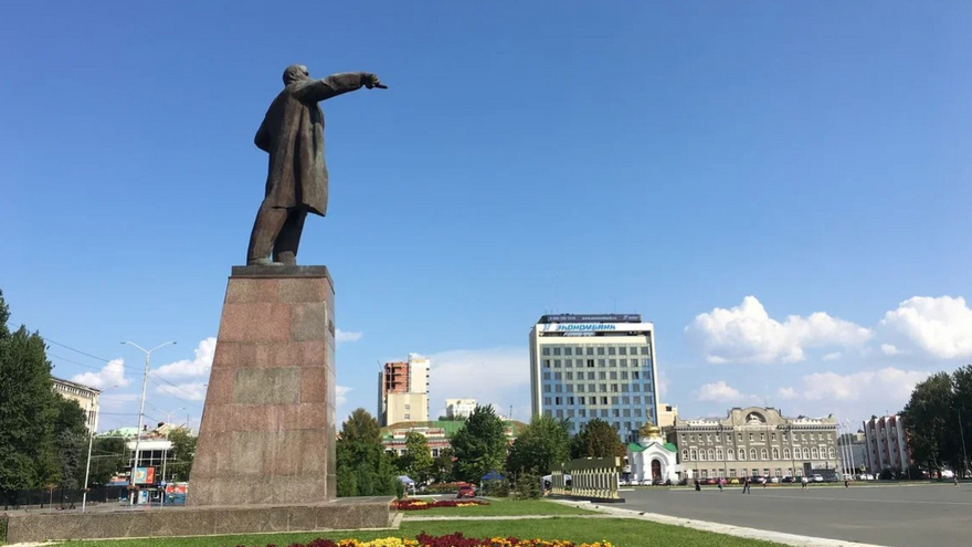 В Саратове у памятника Ленину устроили акт вандализма