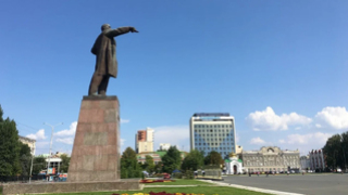 В Саратове у памятника Ленину устроили акт вандализма