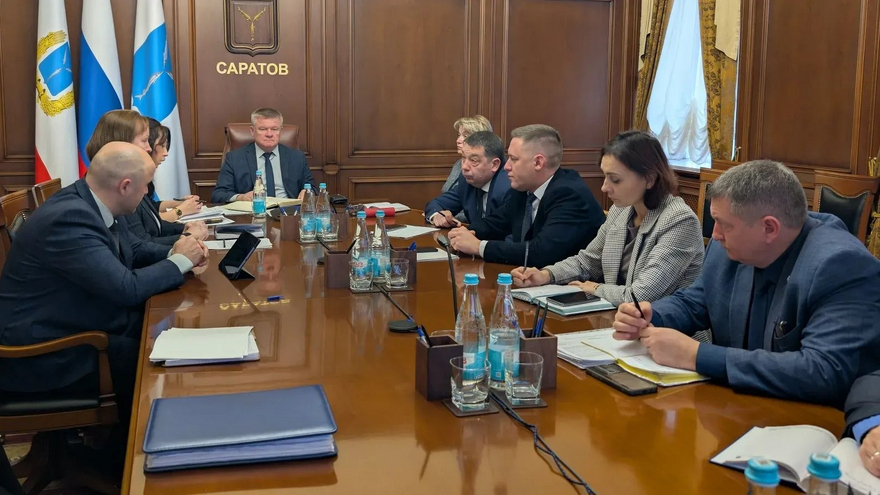 Мэр назначил ответственных за благоустройство горпарка и снос общежития в Саратове