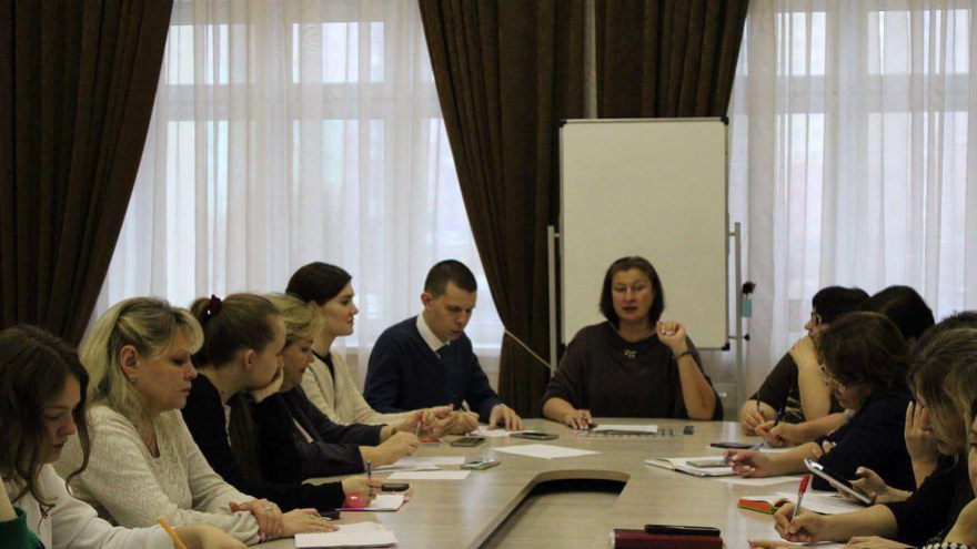 В Саратове руководителям школ помогают лучше разбираться в законах и финансах