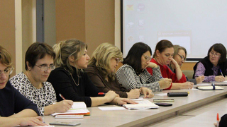 В Саратове руководителям школ помогают лучше разбираться в законах и финансах