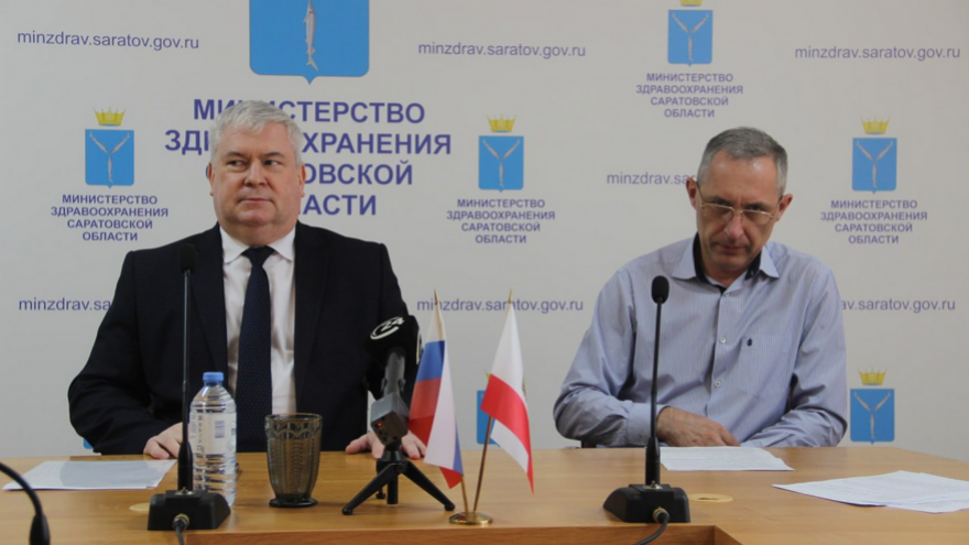 Не упускаем момент: саратовский министр здравоохранения привился от гриппа
