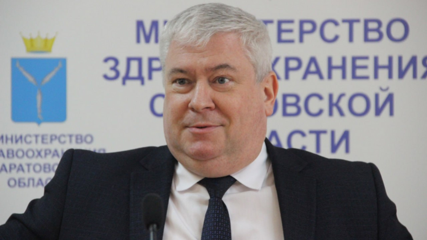 Не упускаем момент: саратовский министр здравоохранения привился от гриппа