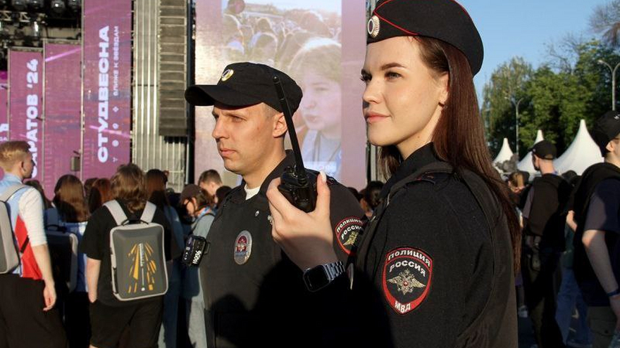 Рискующие жизнью ради нуждающихся в помощи: саратовские полицейские отмечают профессиональный праздник