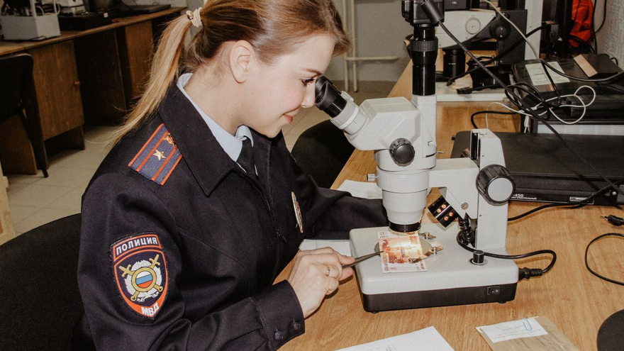 Рискующие жизнью ради нуждающихся в помощи: саратовские полицейские отмечают профессиональный праздник