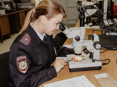 Рискующие жизнью ради нуждающихся в помощи: саратовские полицейские отмечают профессиональный праздник