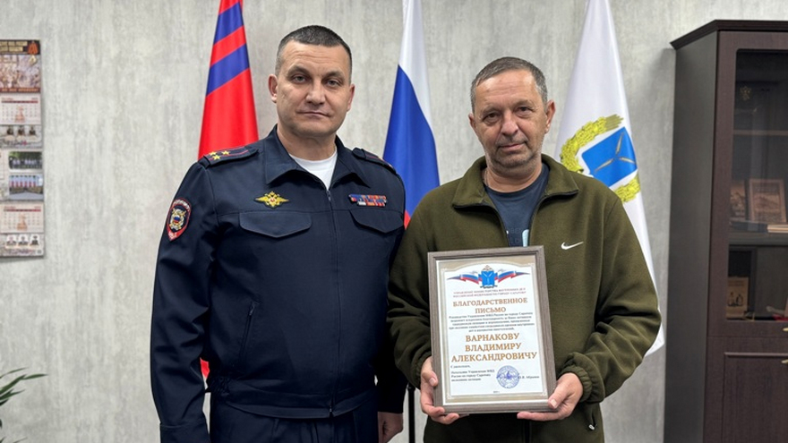 Самарский таксист привез в Саратов мошенника и сдал его полиции