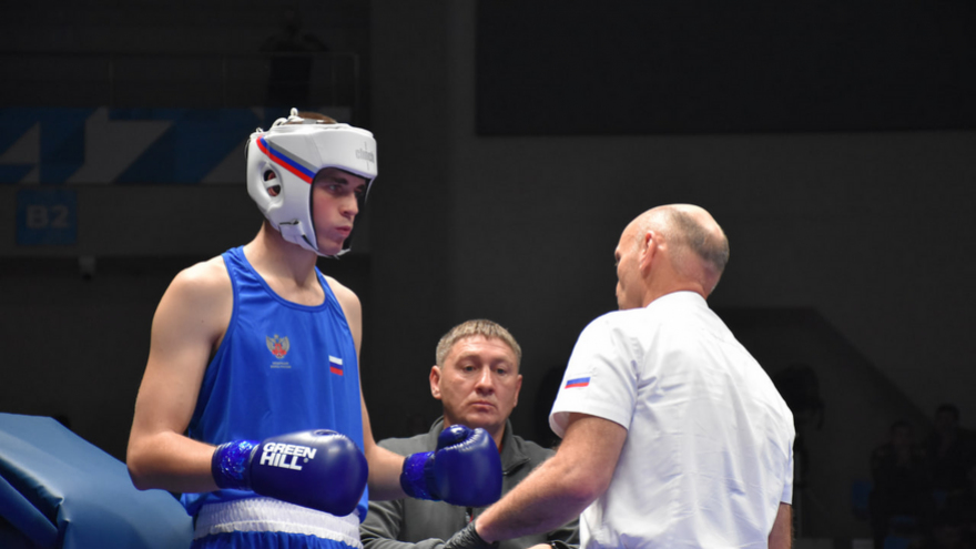 Саратовские военные-боксеры борются за чемпионство на турнире Защитник