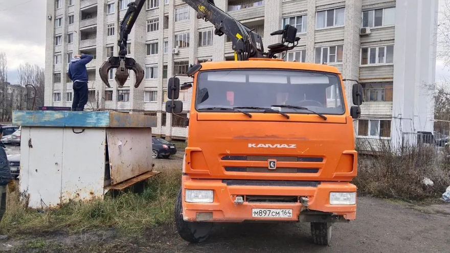 В Саратове с начала года снесли 1,6 тысячи нелегальных ларьков, гаражей и баннеров