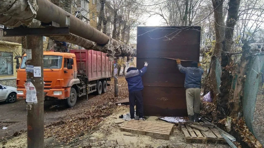 В Саратове с начала года снесли 1,6 тысячи нелегальных ларьков, гаражей и баннеров