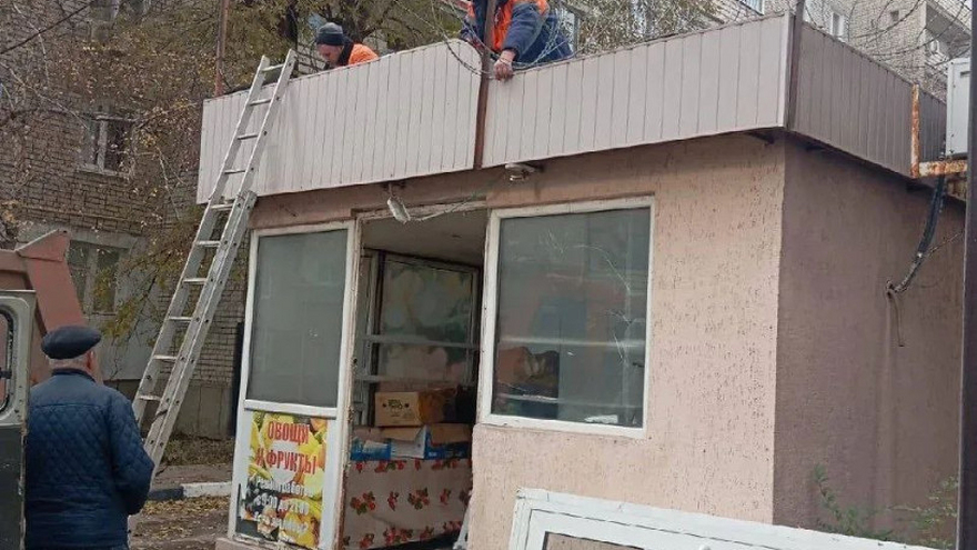 В Саратове с начала года снесли 1,6 тысячи нелегальных ларьков, гаражей и баннеров
