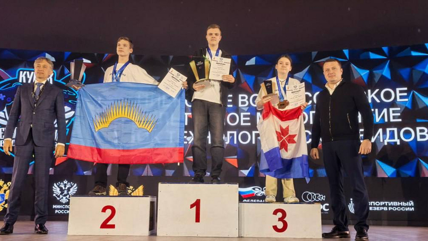 Маленький специалист по роботам из Саратова выиграл поездку в ОАЭ