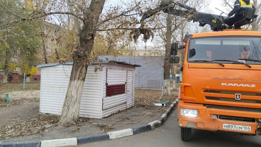 В Саратове за год снесли 1,7 тысячи незаконных гаражей, ларьков и баннеров