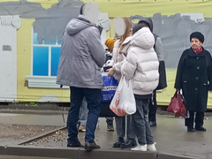 На зебре в центре Саратова кроссовер сбил девушку