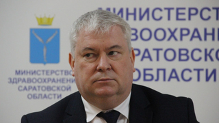 Заболевшим следует идти к врачу, а не на работу: министр рекомендовал саратовцам держаться подальше от людных мест и носить маски