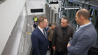 Министру транспорта РФ Никитину показали кулеры, фонтанчики и кресла в аэропорту Саратова