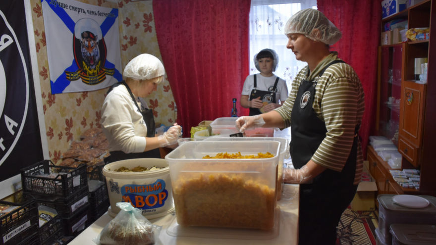 Часто случается, что зимой пацаны из 300 переходят в 200, потому что замерзают в танке. Как волонтеры из Саратовской области помогают спасать солдат на СВО