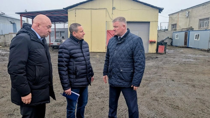 Исаев поручил не снижать темпы вывоза мусора в Заводском районе зимой