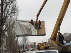 В Саратове за неделю снесли 78 незаконных ларьков, гаражей и баннеров