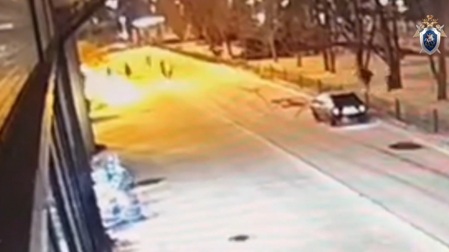 Подростков пырнули ножом у Тау Галереи: опубликовано видео стычки