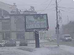 Упавшие деревья и заборы, разбитые автомобили, оборванные провода: Саратов накрыло штормом