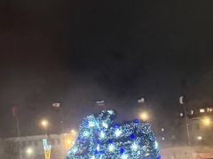 Главная новогодняя елка Саратова рухнула в шторм