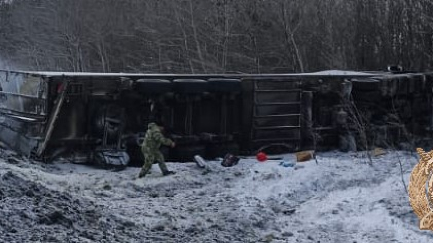 Под Саратовом опрокинулась фура