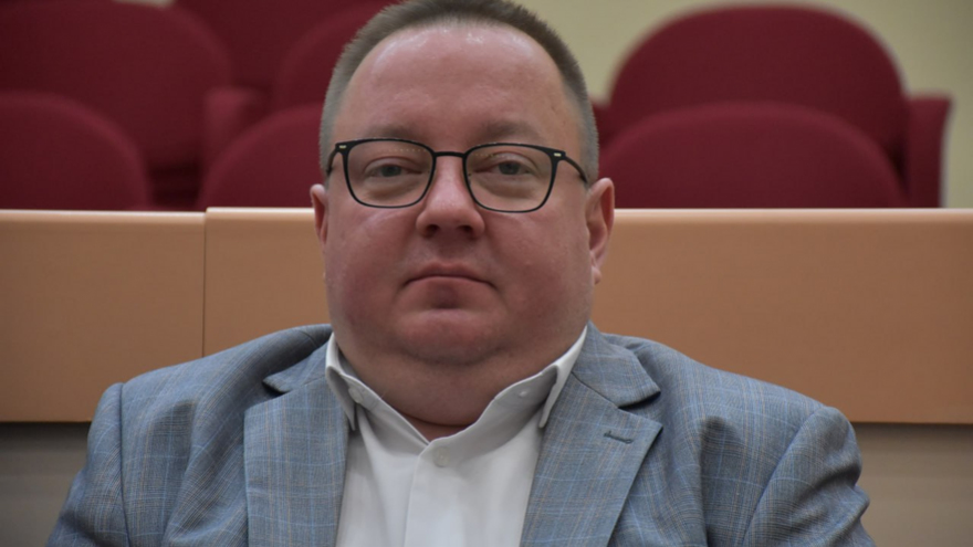 Охрана школ, зарплаты бюджетникам, выплаты по инвесткредитам: утверждены последние в 2025 году поправки в областной бюджет