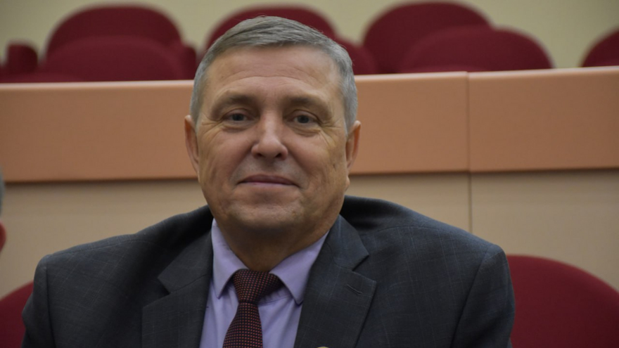 Охрана школ, зарплаты бюджетникам, выплаты по инвесткредитам: утверждены последние в 2025 году поправки в областной бюджет