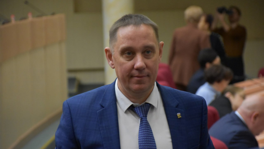 Охрана школ, зарплаты бюджетникам, выплаты по инвесткредитам: утверждены последние в 2025 году поправки в областной бюджет
