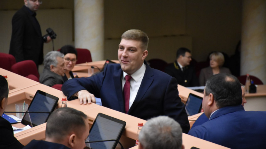 Охрана школ, зарплаты бюджетникам, выплаты по инвесткредитам: утверждены последние в 2025 году поправки в областной бюджет