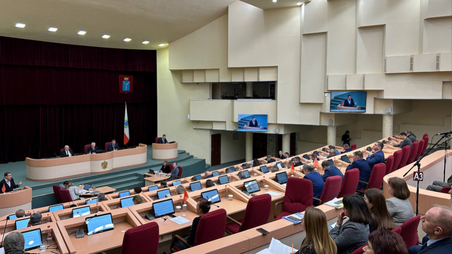 Охрана школ, зарплаты бюджетникам, выплаты по инвесткредитам: утверждены последние в 2025 году поправки в областной бюджет