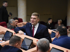 Охрана школ, зарплаты бюджетникам, выплаты по инвесткредитам: утверждены последние в 2025 году поправки в областной бюджет