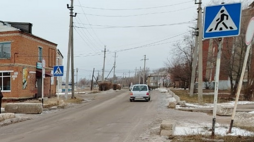 В Саратовской области полицейский насмерть сбил женщину и сбежал: он назвал ДТП случайностью