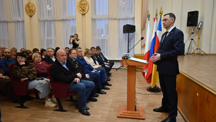 Ремонт дорог, новый подход к озеленению, льготный общественный транспорт: представлен отчет о работе энгельсской администрации