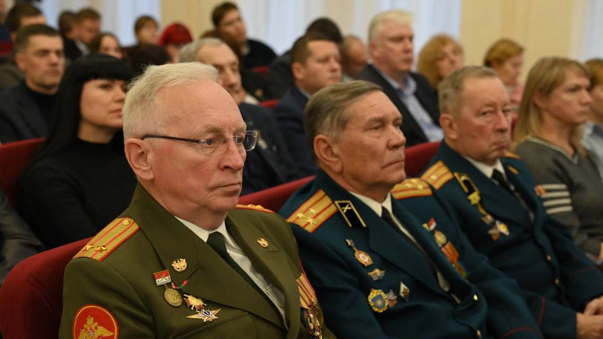 Ремонт дорог, новый подход к озеленению, льготный общественный транспорт: представлен отчет о работе энгельсской администрации