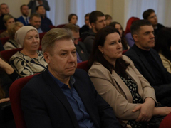 Ремонт дорог, новый подход к озеленению, льготный общественный транспорт: представлен отчет о работе энгельсской администрации