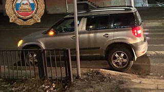 В Саратове кроссовер подбил электровелосипедиста
