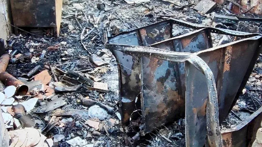 Женщина забежала в горящий дом за документами и потеряла сознание: ее спасли сотрудники МЧС