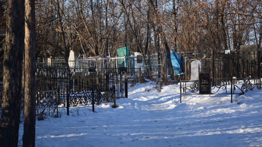 На кладбище в Саратовской области раскрыли кражу могильной плиты