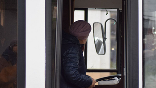 Перевозчика заставили извиниться за угрозу прекратить работу автобусов в Красноармейске