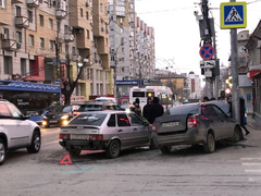 В центре Саратова разбились две Лады (фото)
