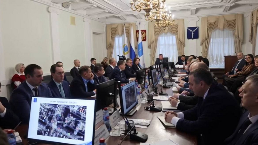 Саратовским коммунальщикам поручили круглосуточно дежурить в новогодние праздники