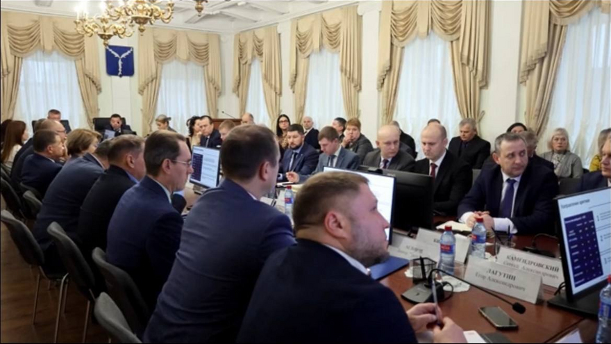 Саратовским коммунальщикам поручили круглосуточно дежурить в новогодние праздники
