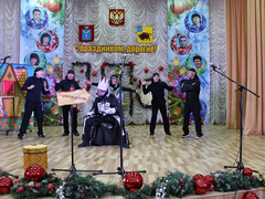 Новогодние традиции: в Энгельсском доме-интернате создали кованую фигуру огненного коня