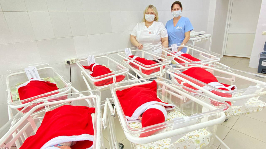 В саратовском роддоме младенцев наряжают в новогодние костюмы