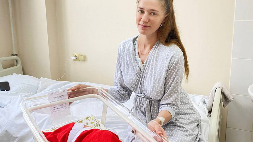 В саратовском роддоме младенцев наряжают в новогодние костюмы